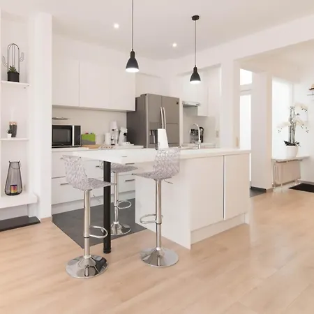 In Near The Οστένδη